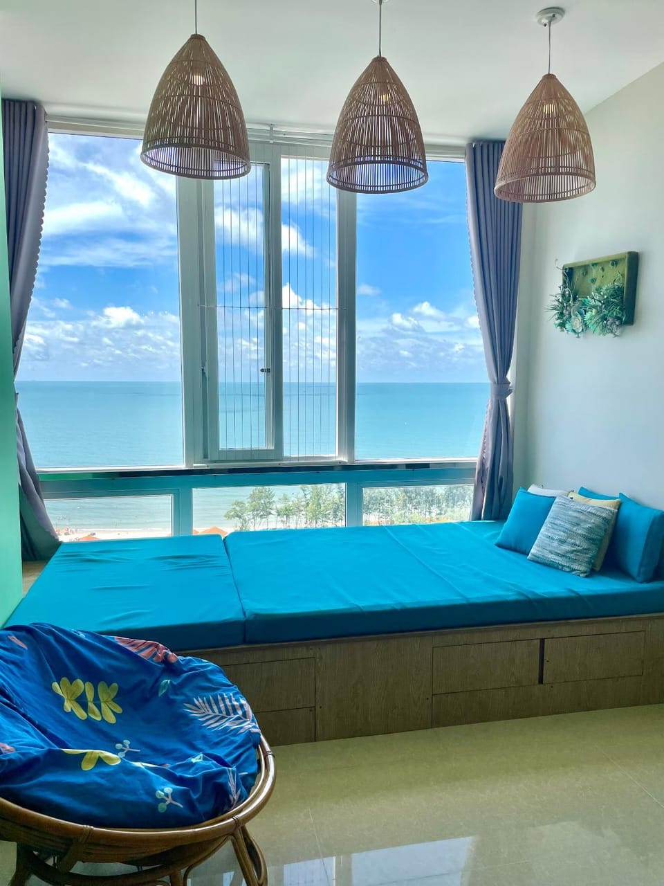 Bed, Living room, Photo of the whole room
