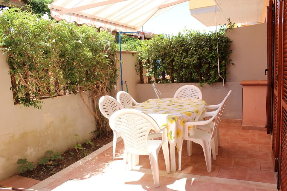 Patio, Garden, Dining area