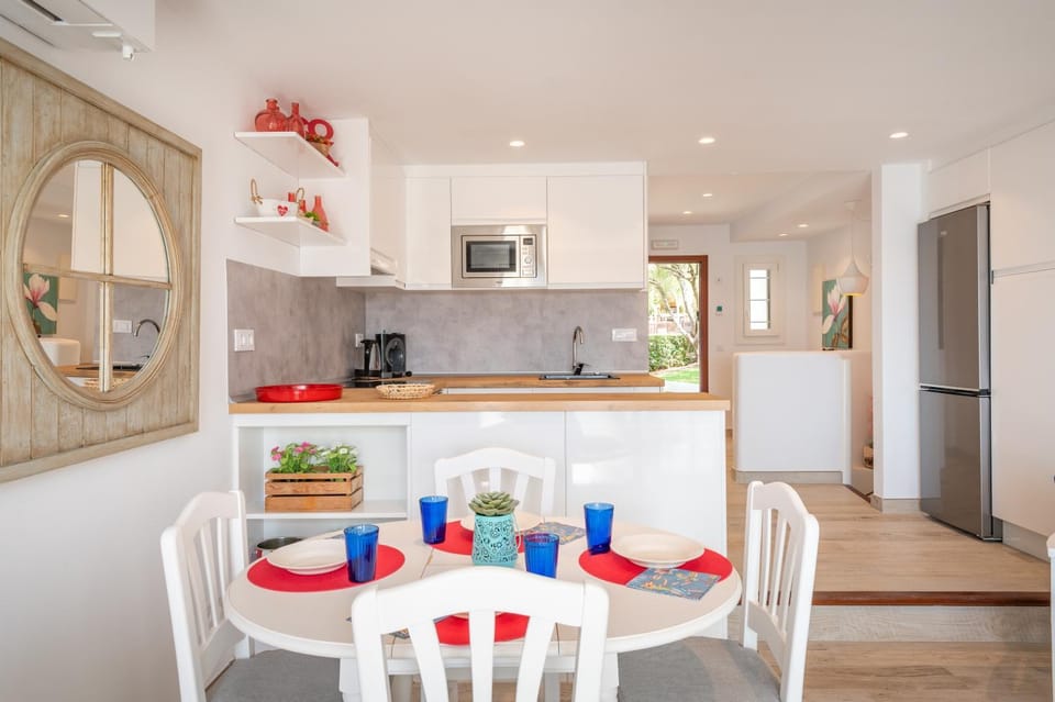 Property building, Kitchen or kitchenette, Living room