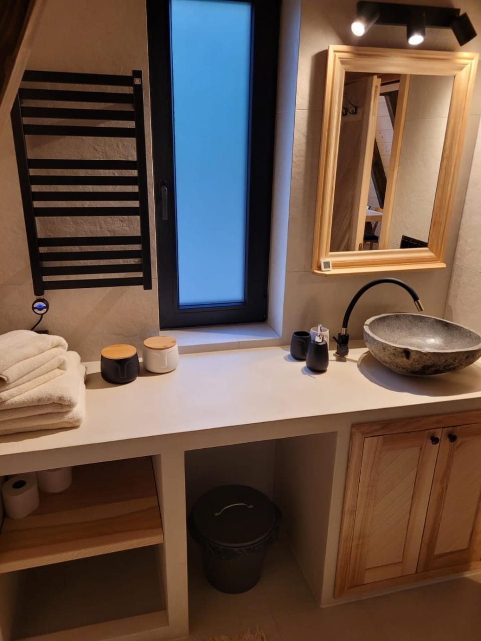 Bathroom, towels