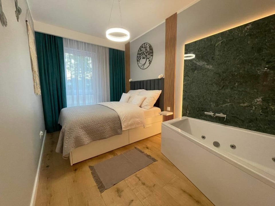 Caroline Jacuzzi Apartments Apartment in Masovian Voivodeship
