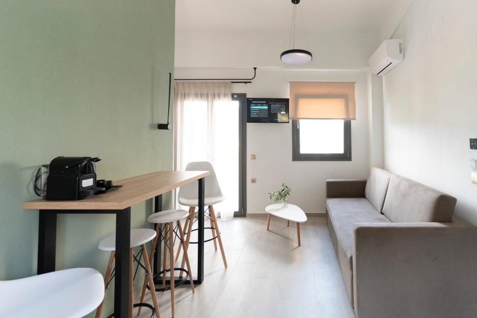 TV and multimedia, Living room, Seating area, Dining area, air conditioner