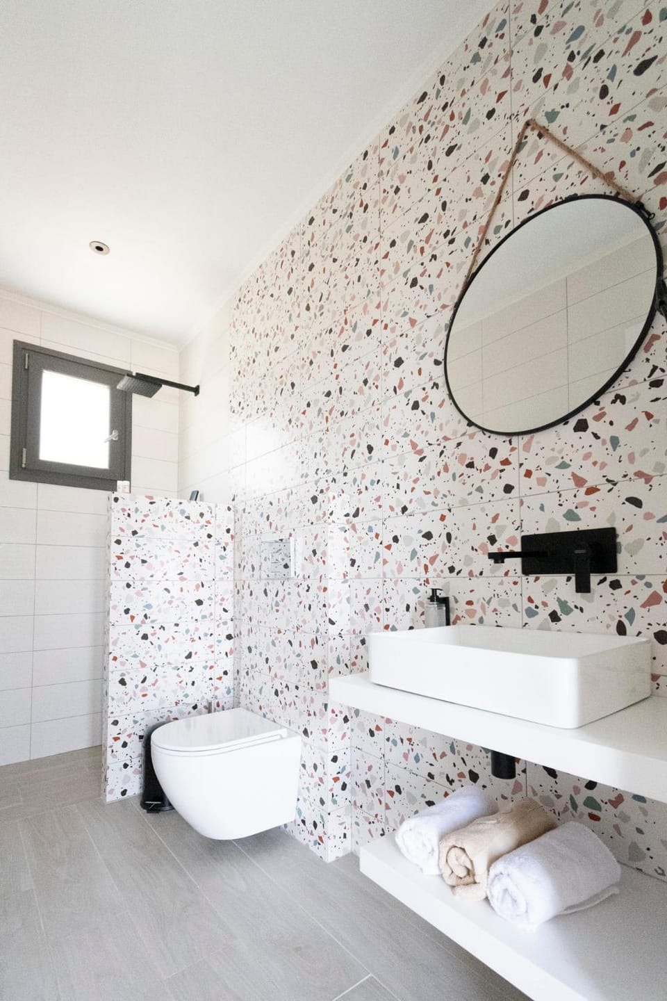 Shower, Toilet, Bathroom, Bath, towels