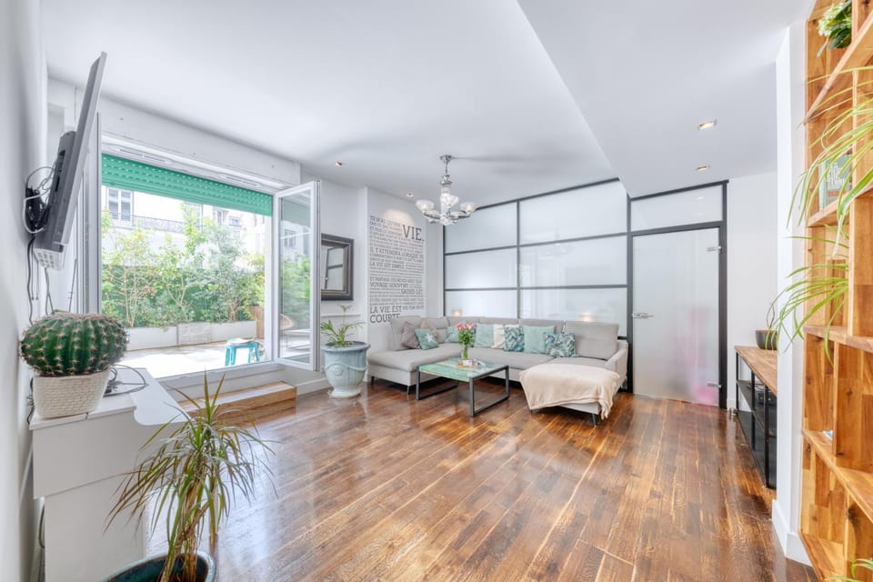 Peaceful Haven, Terrace in Nice Apartment in Nice