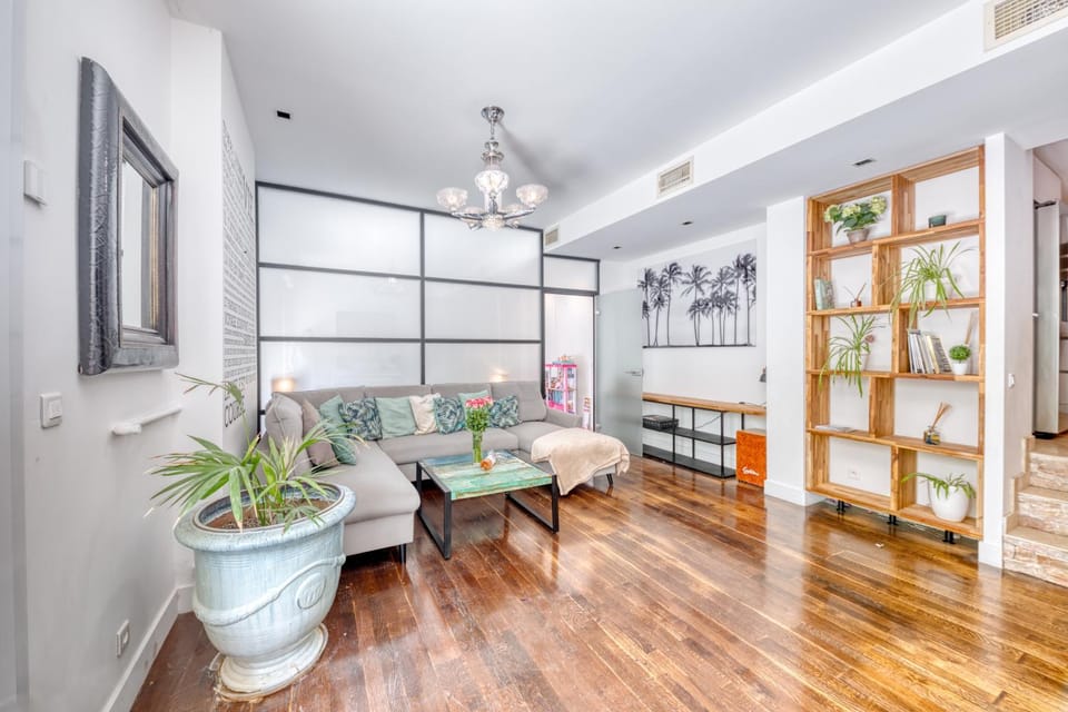 Peaceful Haven, Terrace in Nice Apartment in Nice