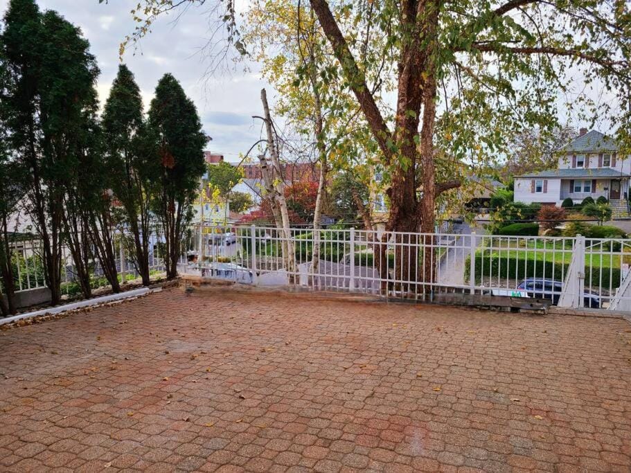 Entire Modern 1 Fam house/ 7 min walk to NYC Train House in Yonkers