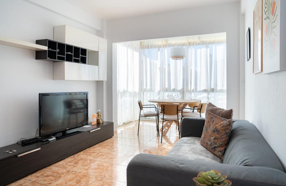 TV and multimedia, Living room, Seating area, Dining area