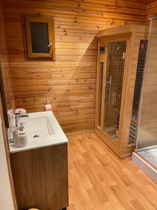 Romantique chalet avec sauna et jacuzzi extérieur Chalet in Centre-Val de Loire