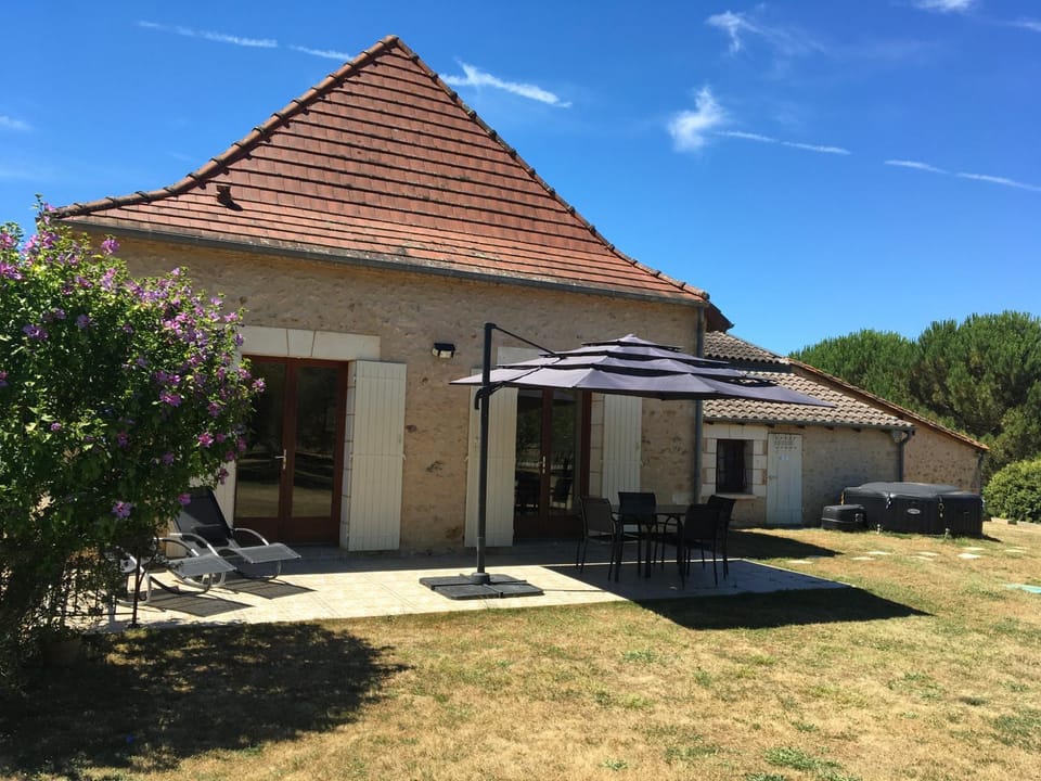 Les Gîtes de JueVince House in Occitanie