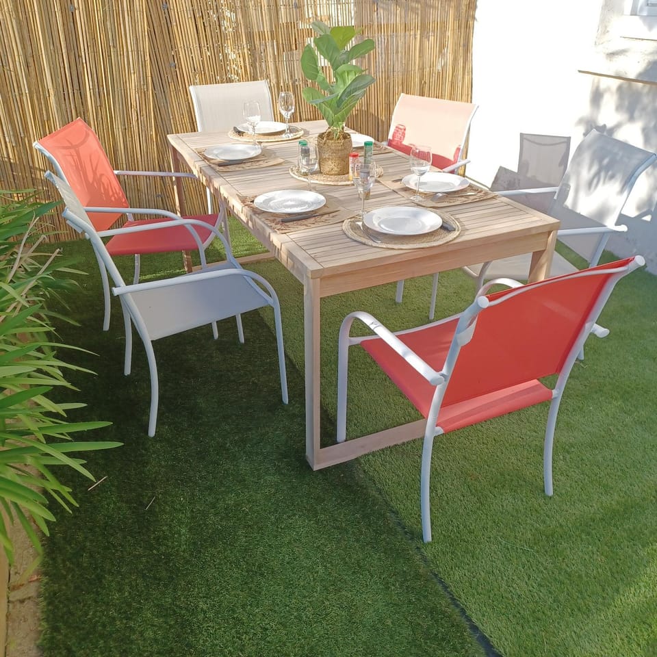 Spring, Garden, Garden, Balcony/Terrace, Seating area, Dining area, Garden view