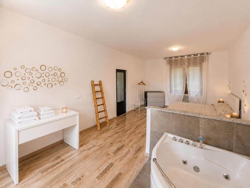 Hot Tub, Bedroom