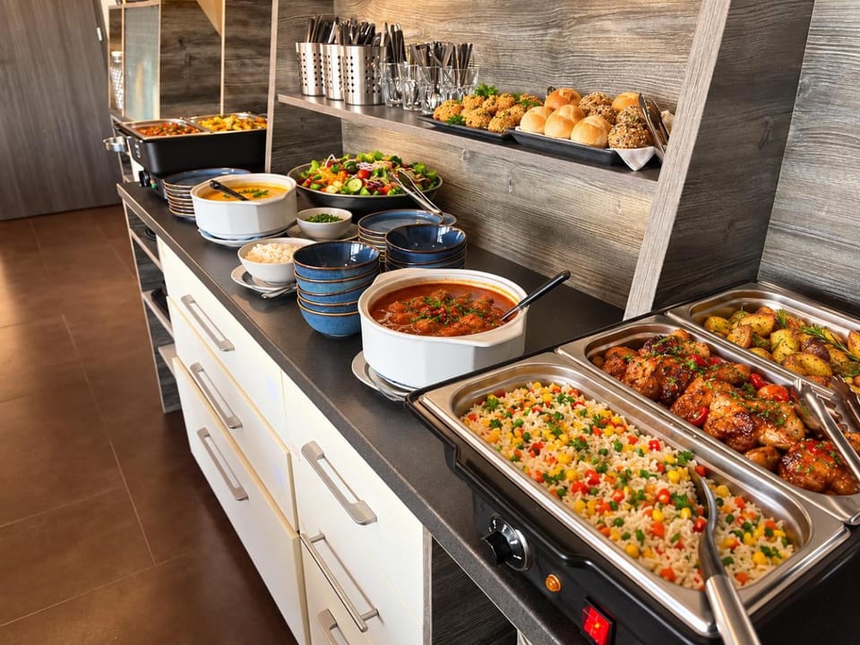 Restaurant/places to eat, Food and drinks, Food