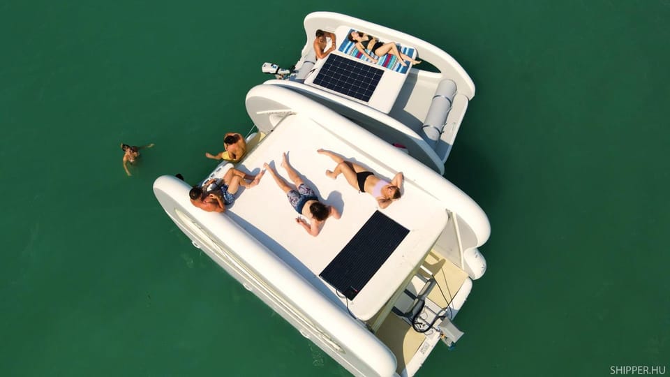 Hot Tub, Lake view, group of guests