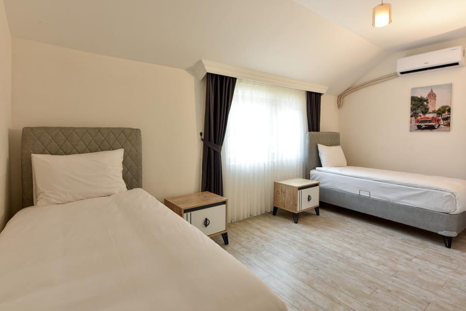 Bed, Bedroom, air conditioner