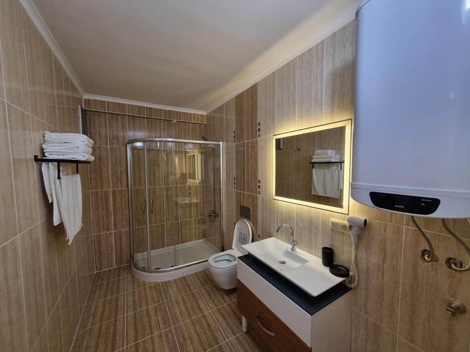 Shower, Toilet, Bathroom