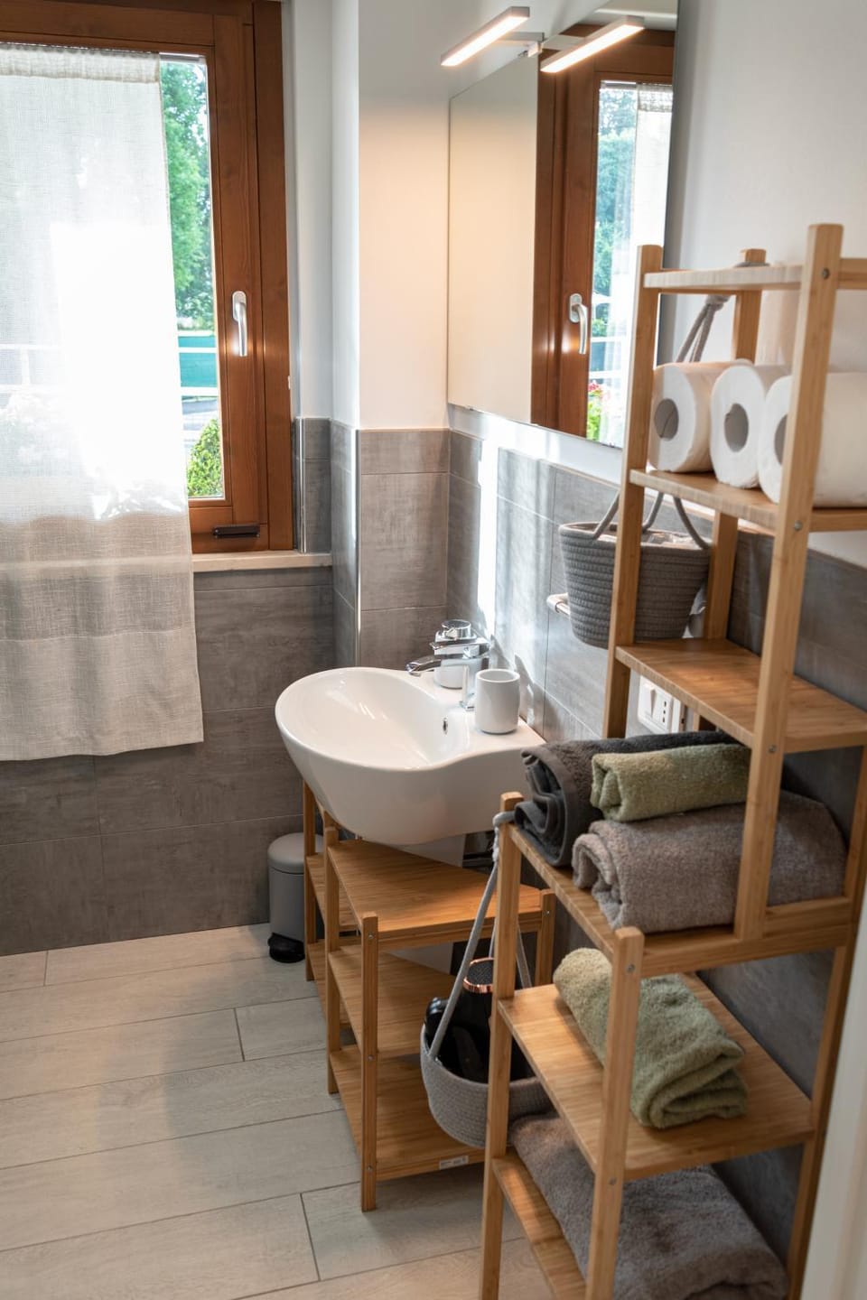 Bathroom, towels
