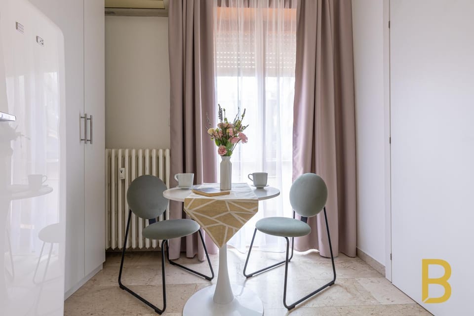 Balcony/Terrace, Seating area, Dining area, wardrobe