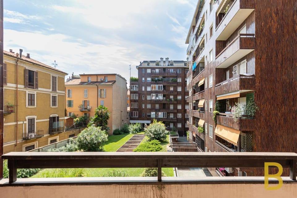 Property building, Balcony/Terrace, Inner courtyard view