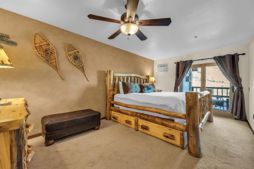 1BR Ski in Ski Out Steps to Lifts House in Park City