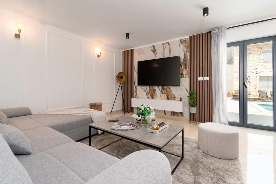 Communal lounge/ TV room, Living room