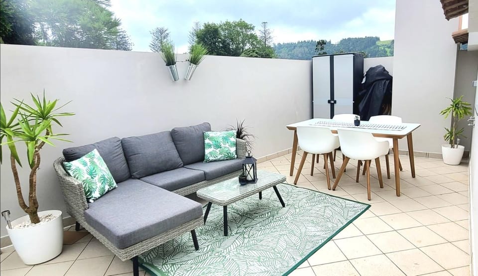 Patio, Natural landscape, Balcony/Terrace, Seating area, Dining area