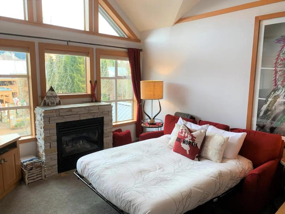 Glacier Lodge Steps to Trails and Nature Apartment hotel in Whistler