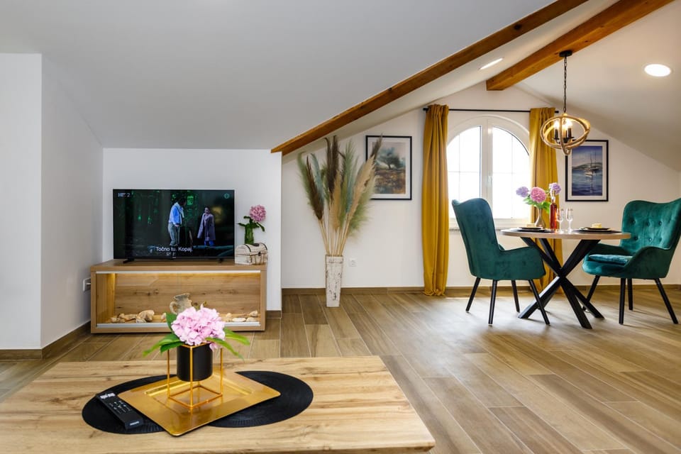 Living room, Dining area