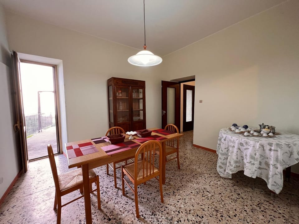 Dining area, Breakfast