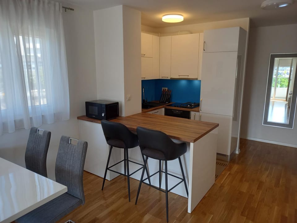 Kitchen or kitchenette, Seating area, Dining area