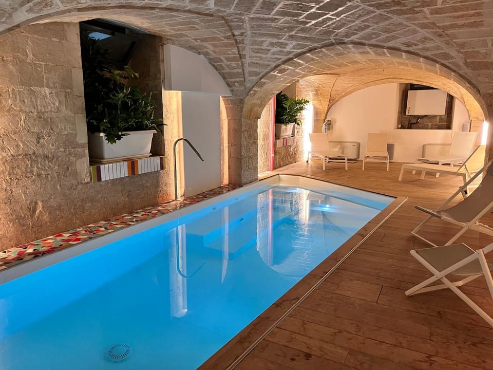 Pool view, Swimming pool, sunbed