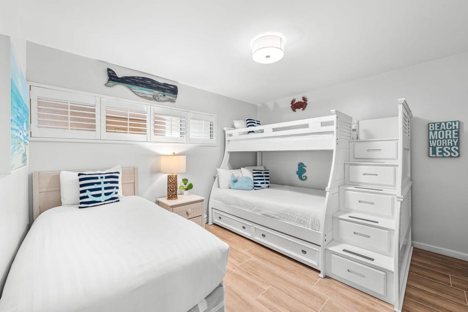Holiday Surf and Racquet Unit 105 House in Destin