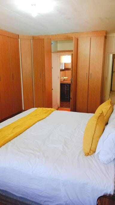 Bed, Bedroom, wardrobe