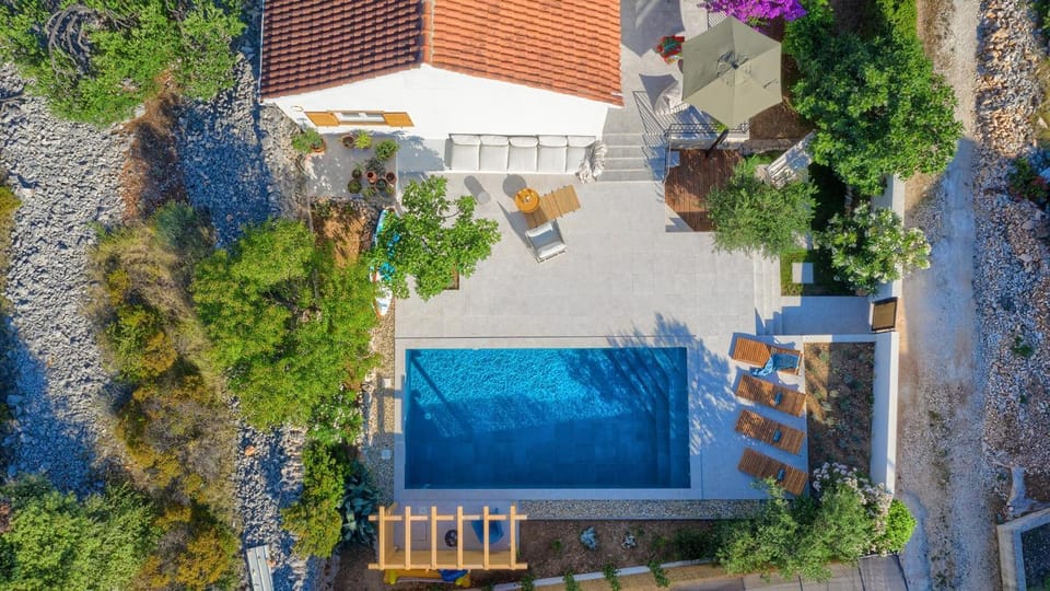 Property building, Spring, Day, Bird's eye view, Garden, Garden view, Pool view, Swimming pool, sunbed