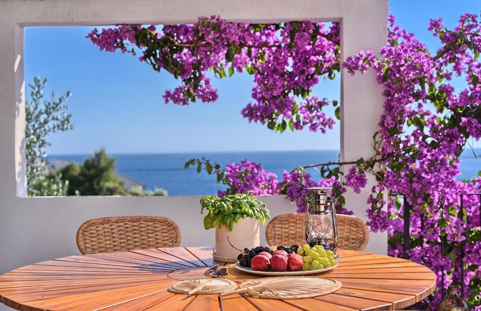 Day, Natural landscape, View (from property/room), Balcony/Terrace, Dining area, Sea view