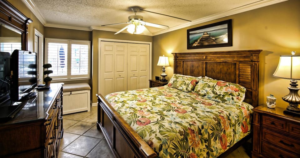 Holiday Surf and Racquet Unit 113 House in Destin
