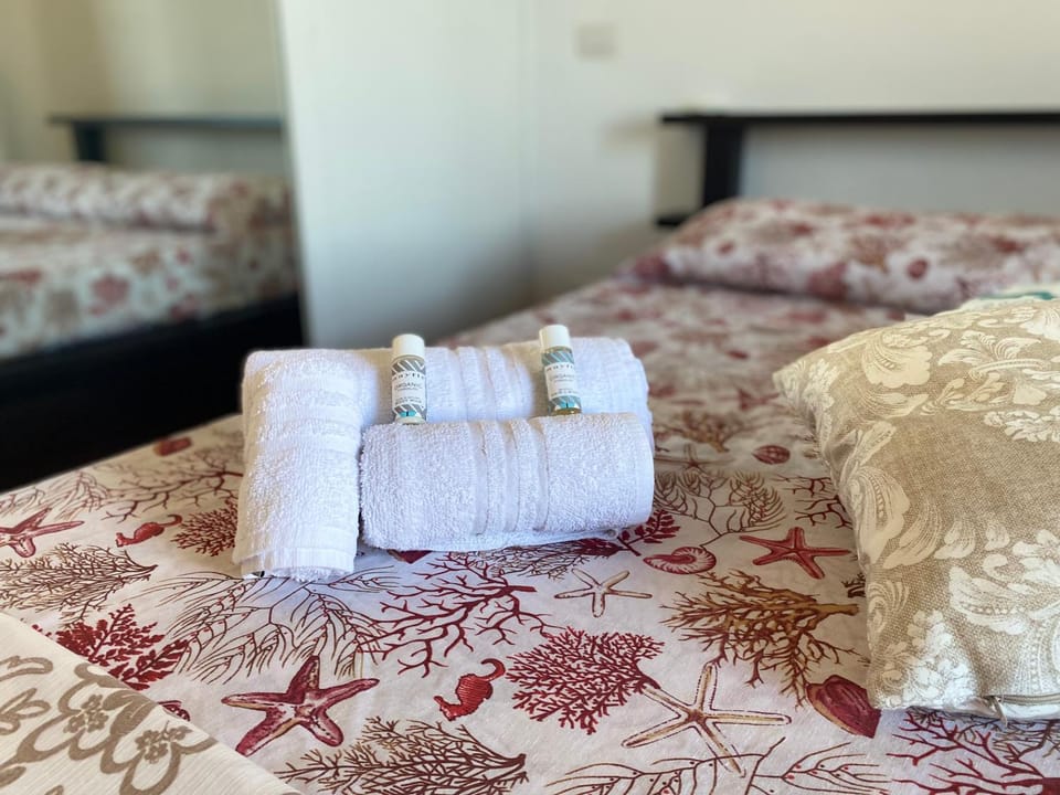 Bedroom, towels