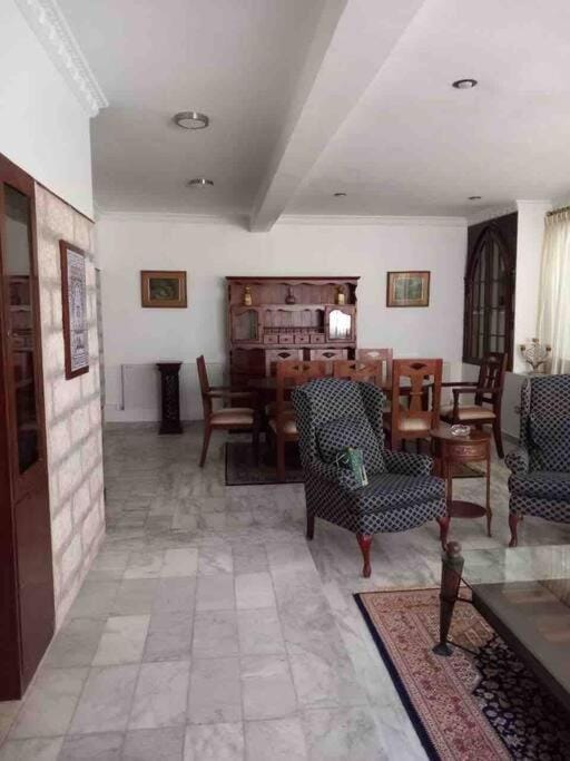 Seating area, Dining area