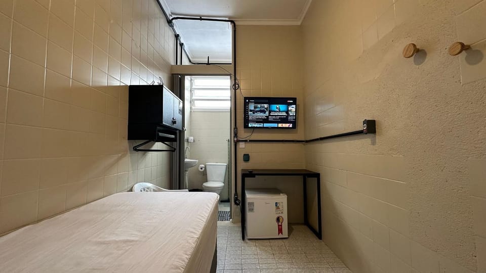 Suíte 12 - Hospedagem Guarujá Bed and Breakfast in State of São Paulo