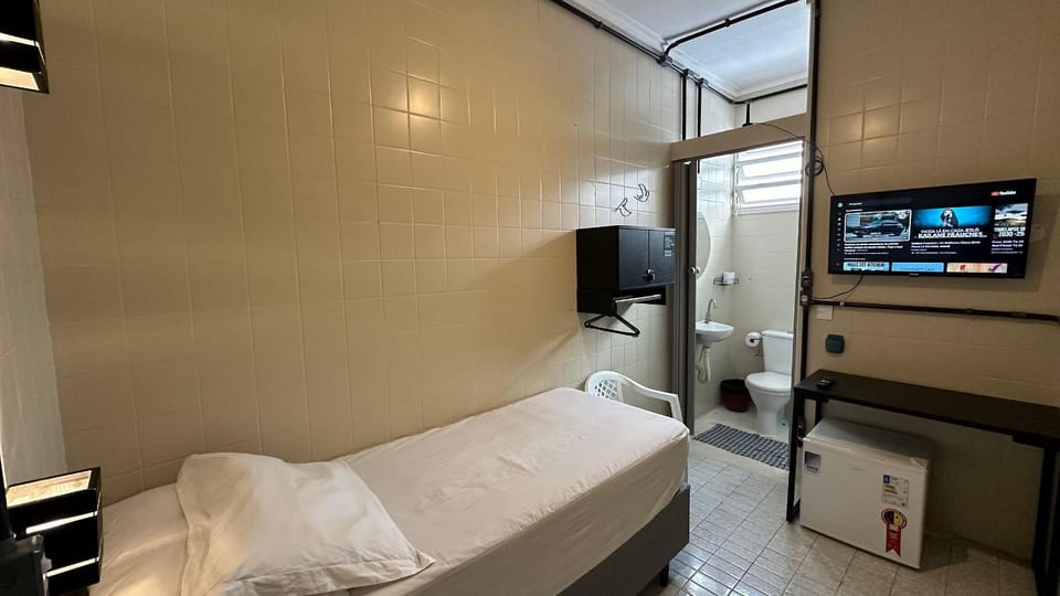 Suíte 12 - Hospedagem Guarujá Bed and Breakfast in State of São Paulo