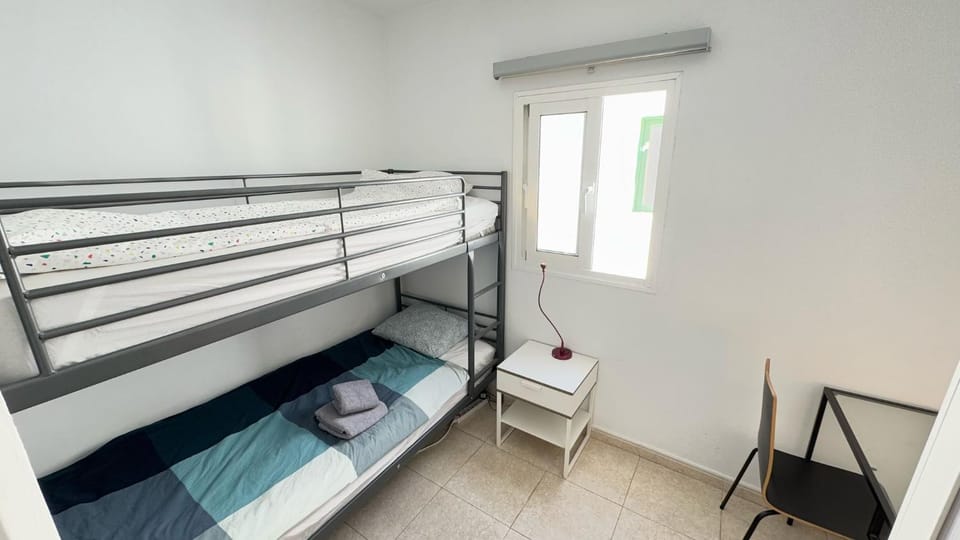 Photo of the whole room, Bedroom, bunk bed, towels