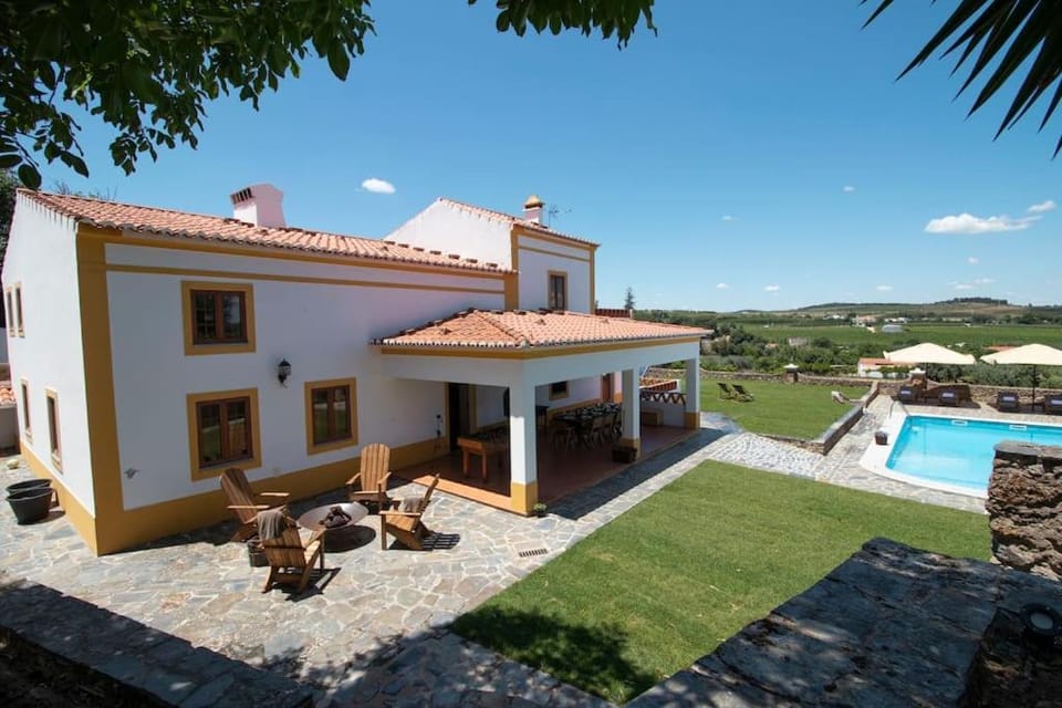 Property building, Day, Natural landscape, Garden, Pool view, Swimming pool, sunbed
