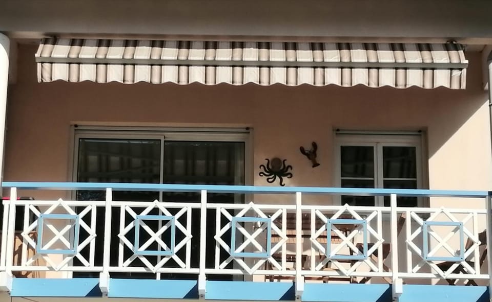 Property building, Balcony/Terrace, Balcony/Terrace