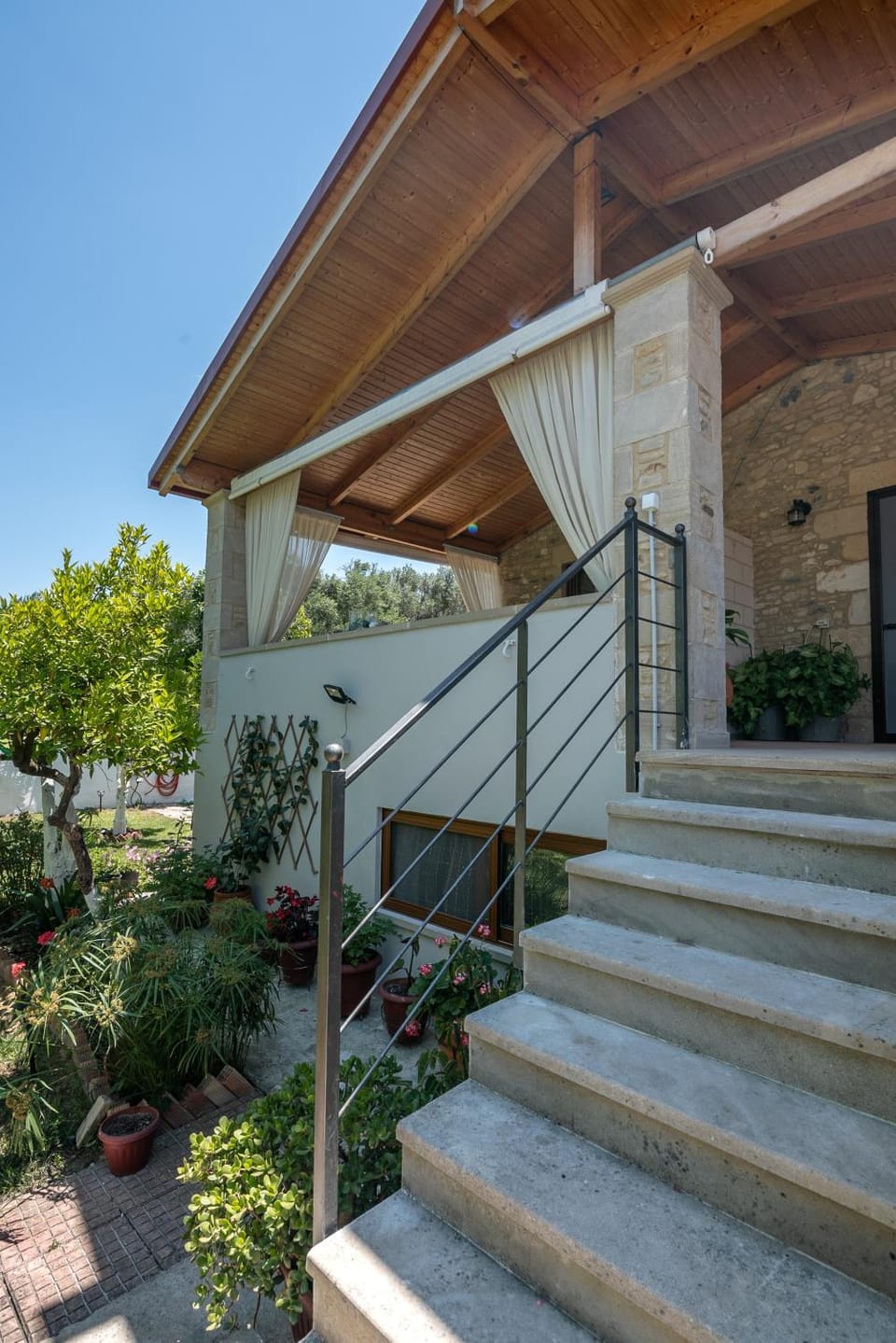 Property building, Balcony/Terrace, Garden view