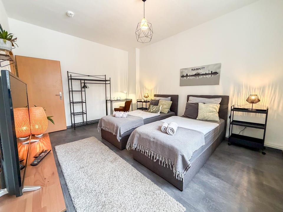Bed, TV and multimedia, Photo of the whole room, Bedroom, towels, wardrobe