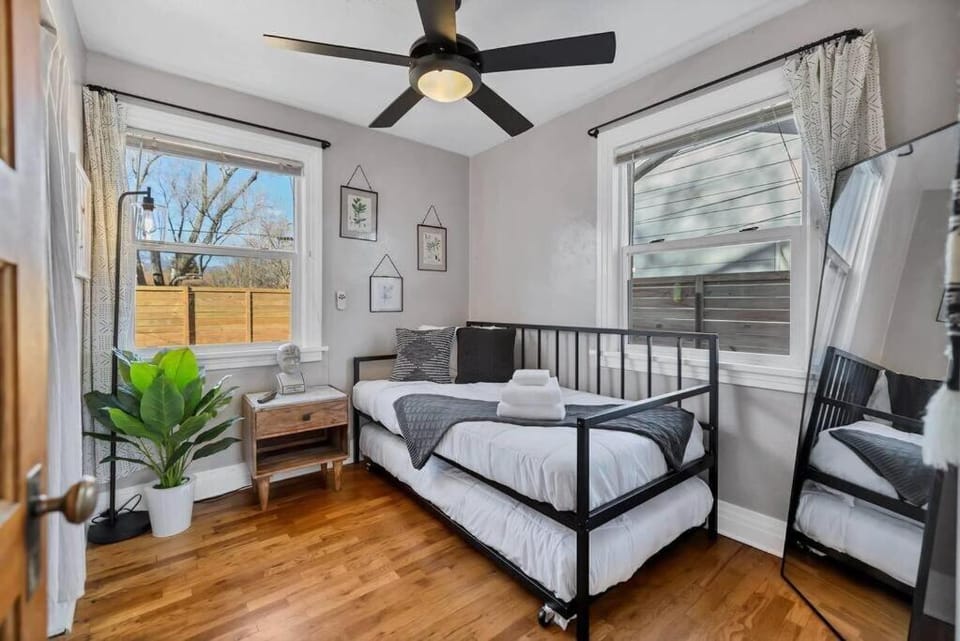 Casa Mosaic Executive Rental 3bedroom Smart TV House in Colorado Springs