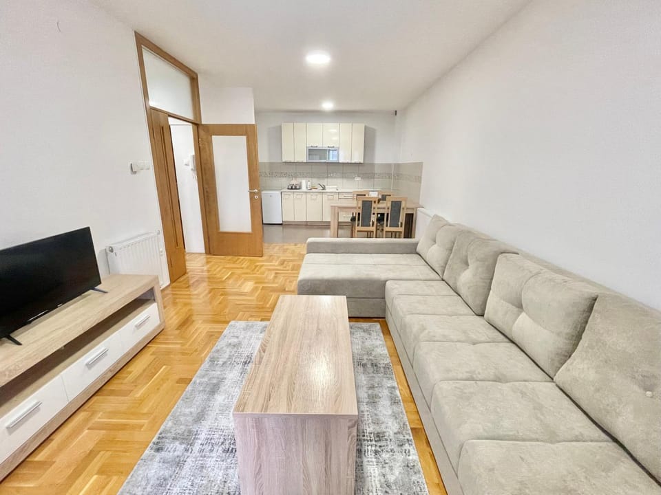 TV and multimedia, Kitchen or kitchenette, Living room, Dining area
