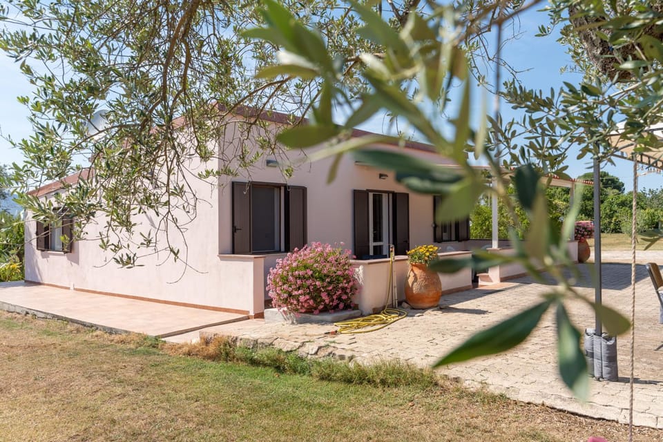 MIQUEL FORT - CASINA DI CAMPAGNA House in Sardinia