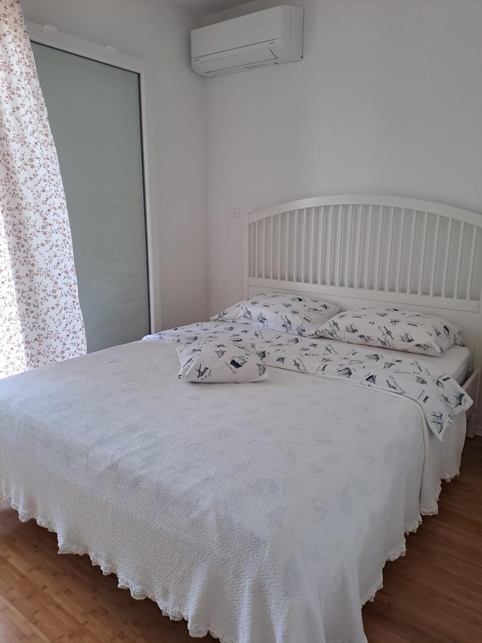 Bed, Bedroom, air conditioner