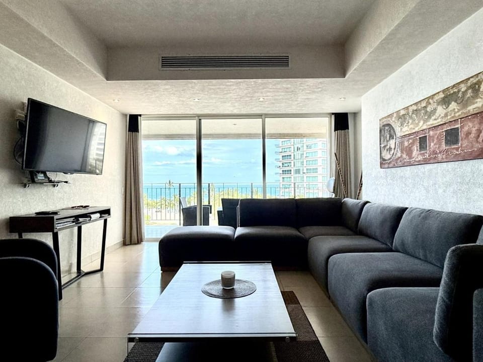 Grand Venetian - Zen oceanview condo in hotel zone Apartment in Puerto Vallarta