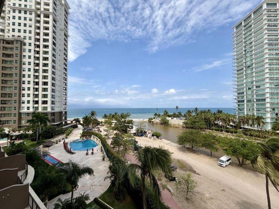 Grand Venetian - Zen oceanview condo in hotel zone Apartment in Puerto Vallarta